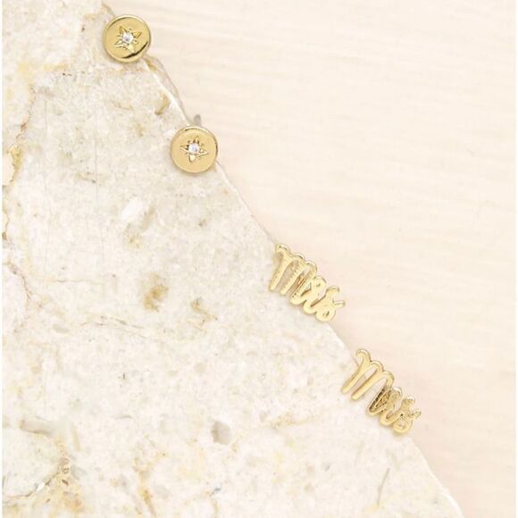 ETTIKA MRS. 18K GOLD PLATED EARRING STUD SET - Picture 3 of 6